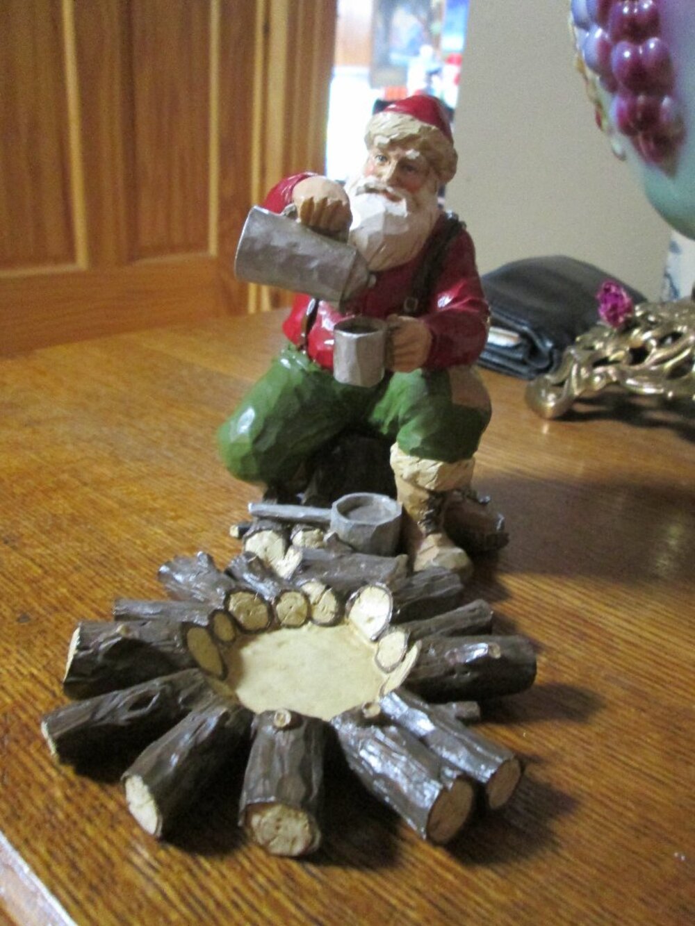 VTG MIDWEST CANNON FALLS RESIN SANTA AROUND CAMPFIRE W/THERMOS 8 L 6 IN H